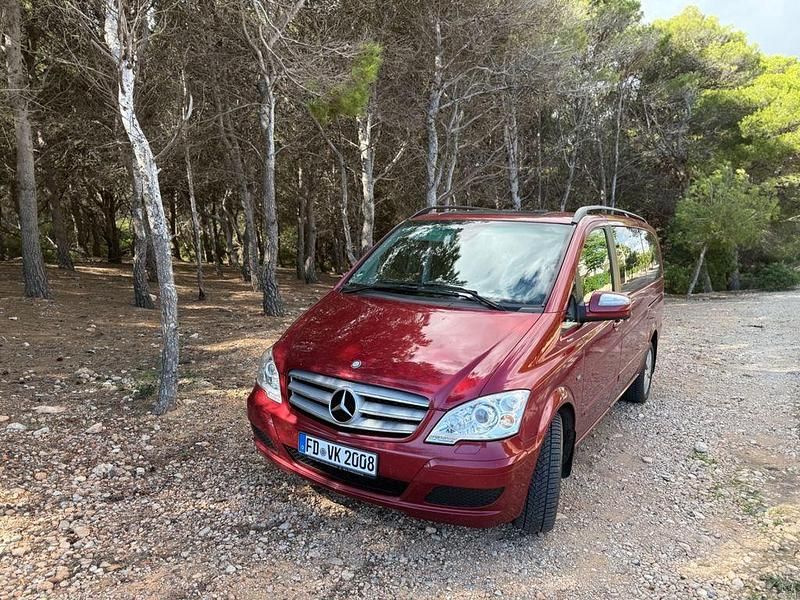 Rot Gebraucht 2011 Mercedes Viano Van / Kleinbus | 15.500 € (Guter Preis) - Bild 1/4