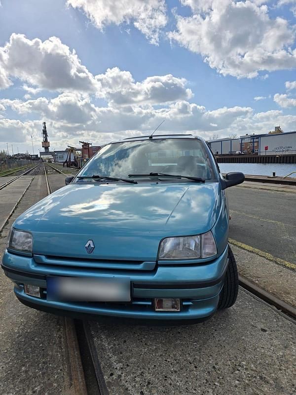Gebraucht Renault Clio 75 PS (55 kW) 1994 Blau Kleinwagen