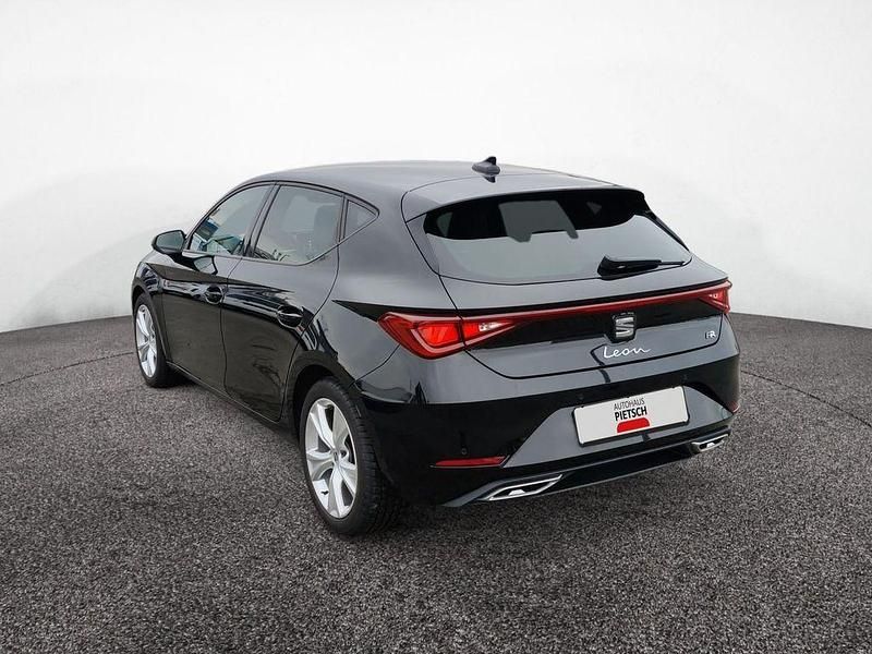 Gebraucht Seat Leon FR 131 PS (96 kW) 2023 Midnight schwarz metallic Limousine