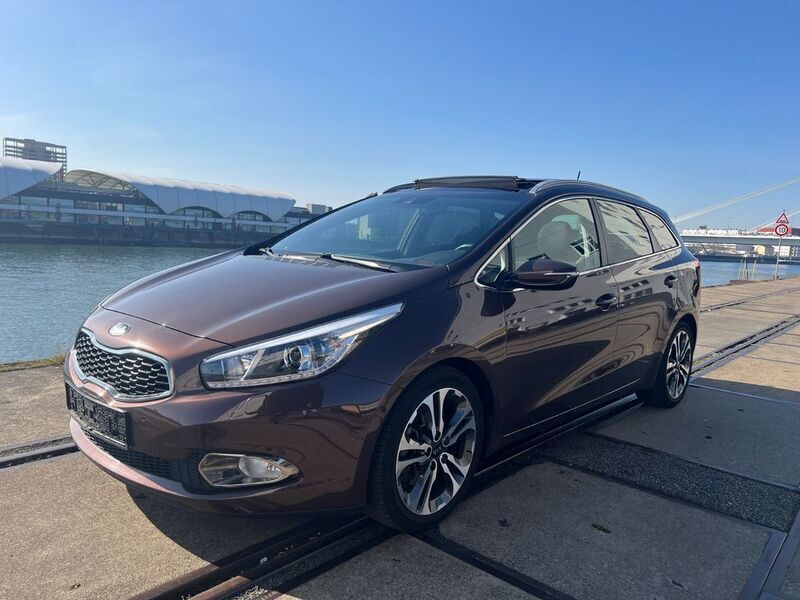 Braun Gebraucht 2014 Kia Ceed Sportswagon Platinum Edition Kombi | 10.700 € (Fairer Preis) - Bild 1/4