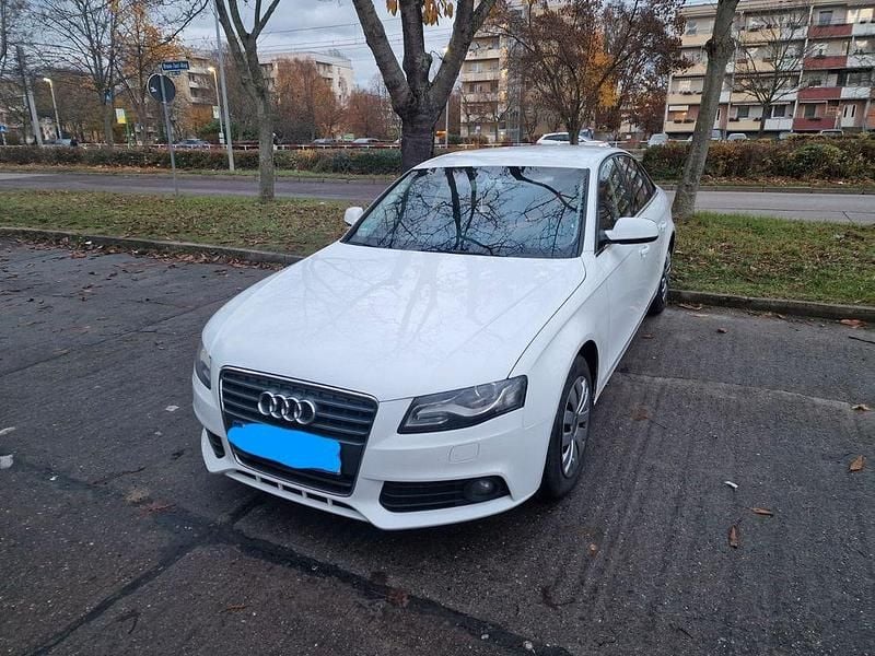 Weiß Gebraucht 2010 Audi A4 Ambiente Limousine | 5.400 € (Guter Preis) - Bild 1/4