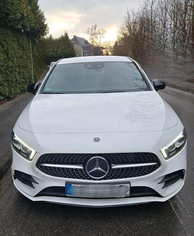 Gebraucht Mercedes A180 AMG line 136 PS (100 kW) 2020 Weiß Limousine