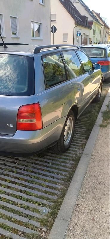 Second-hand Audi A4 105 CP (77 kW) 2000 Gri Break