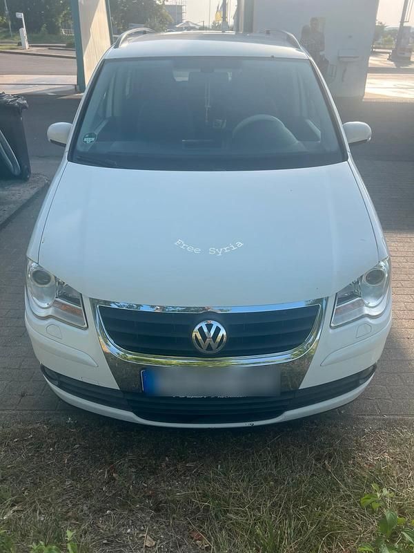 Weiß Gebraucht 2008 VW Touran Van / Kleinbus | 2.199 € (Guter Preis) - Bild 1/4