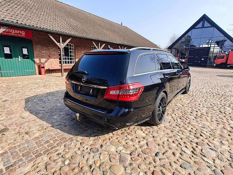 Gebraucht Mercedes E350 AMG line 231 PS (169 kW) 2010 Obsidianschwarz  metalliclack Kombi