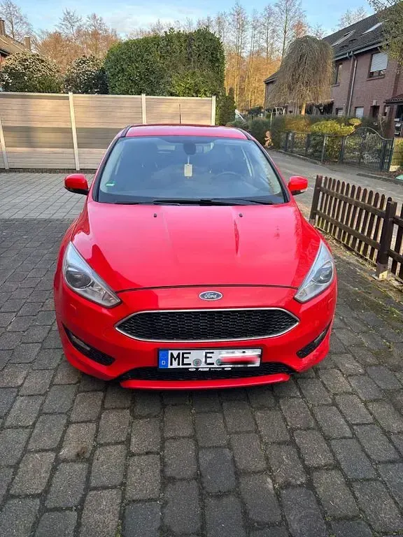 Gebraucht Ford Focus Titanium 182 PS (133 kW) 2015 Rot Limousine