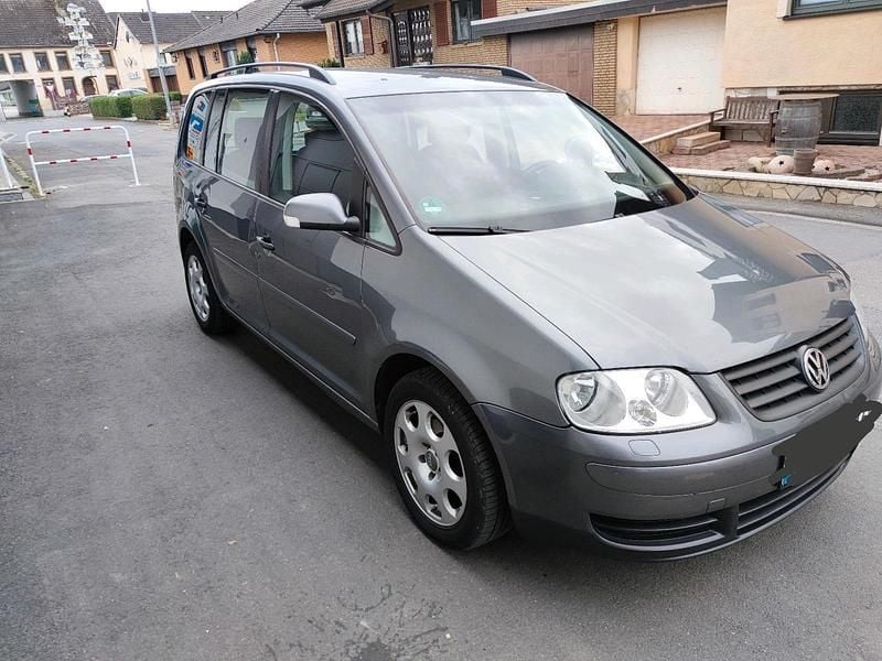 Grau Gebraucht 2005 VW Touran Van / Kleinbus | 1.900 € (Fairer Preis) - Bild 1/4