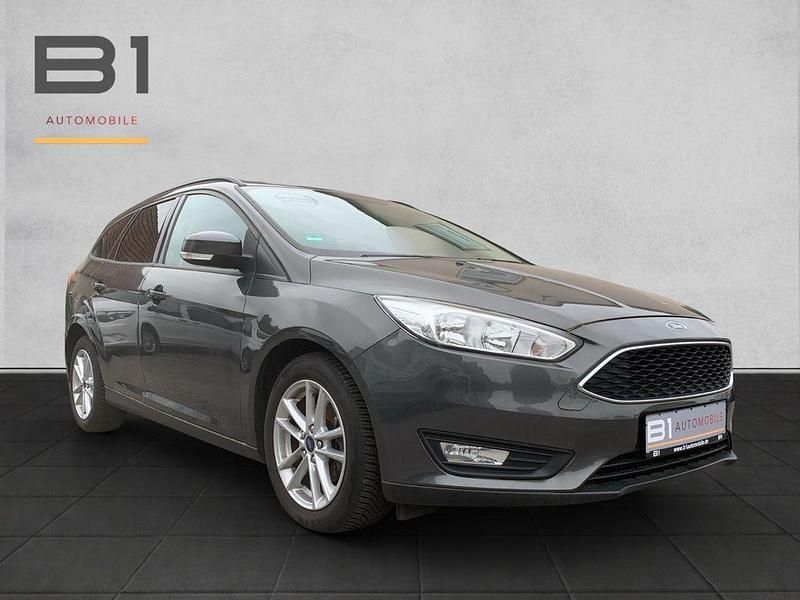 Gebraucht Ford Focus Trend 125 PS (91 kW) 2017 Grau Limousine