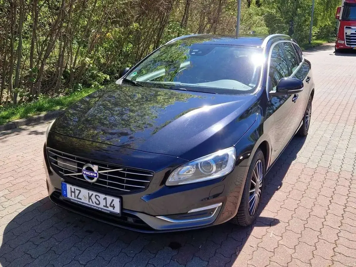 Używany Volvo V60 Summum 181 KM (133 kW) 2014 Czarny Kombi