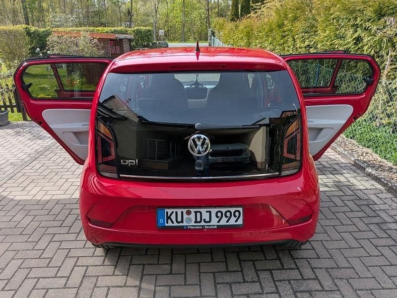 Second-hand VW up! Beats 75 CP (55 kW) 2017 Roșu Hatchback