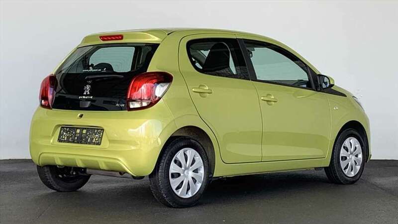 Grün (grün/ limegreen) Gebraucht 2019 Peugeot 108 Kleinwagen | 12.450 € (Etwas zu teuer) - Bild 1/3