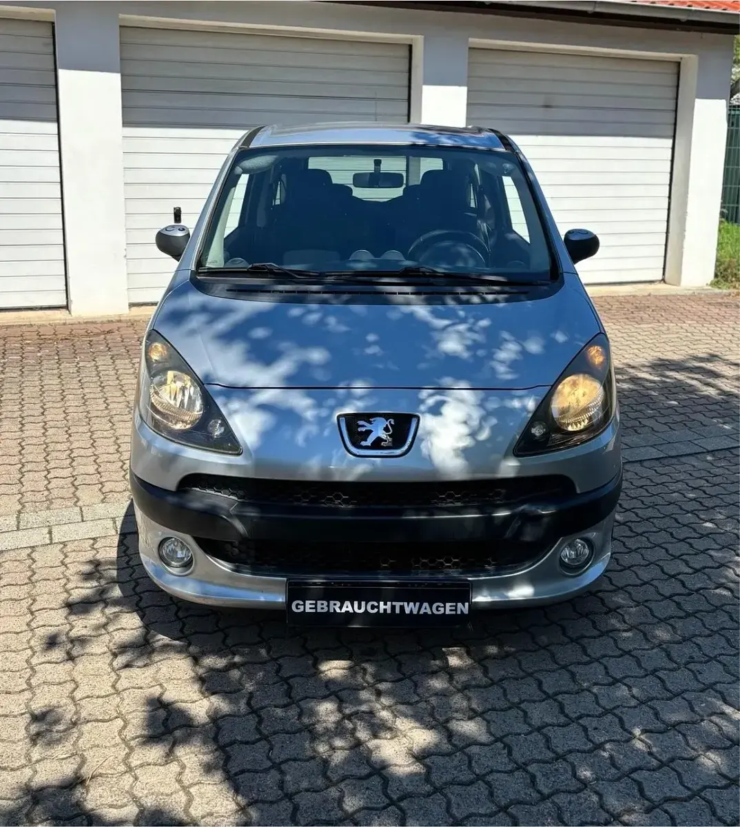 Gebraucht Peugeot 1007 109 PS (80 kW) 2008 Silber Van / Kleinbus
