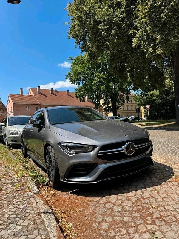 Grau Gebraucht 2020 Mercedes CLA35 AMG Shooting Brake AMG Kombi | 29.750 € (Guter Preis) - Bild 1/4