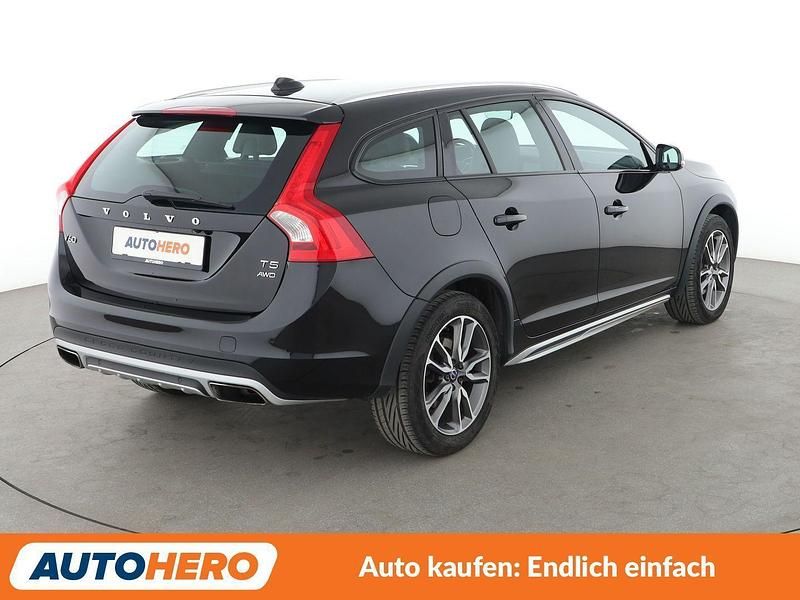 Gebraucht Volvo V60 CC Pro 245 PS (180 kW) 2017 Schwarz Kombi