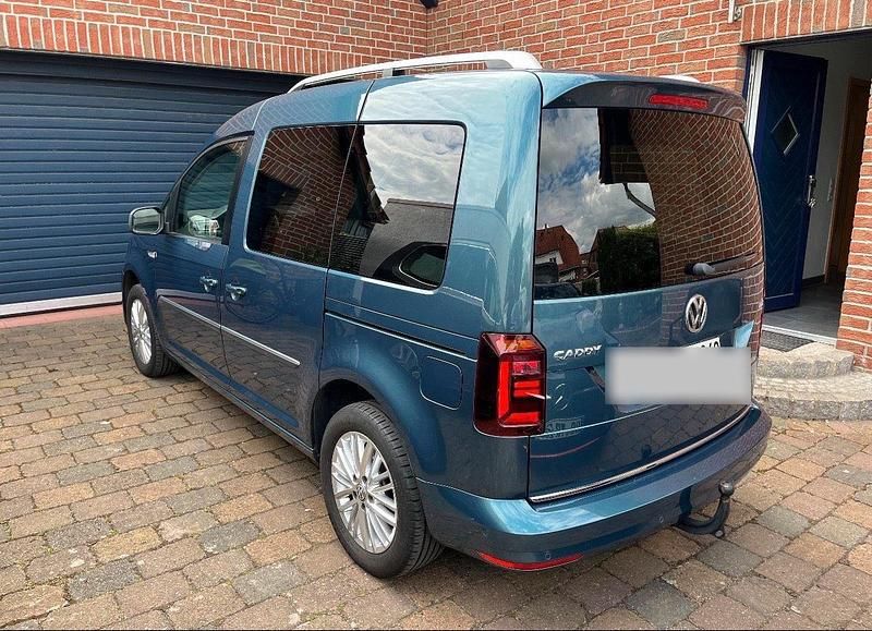 Second-hand VW Caddy 150 CP (110 kW) 2017 Verde Monovolum