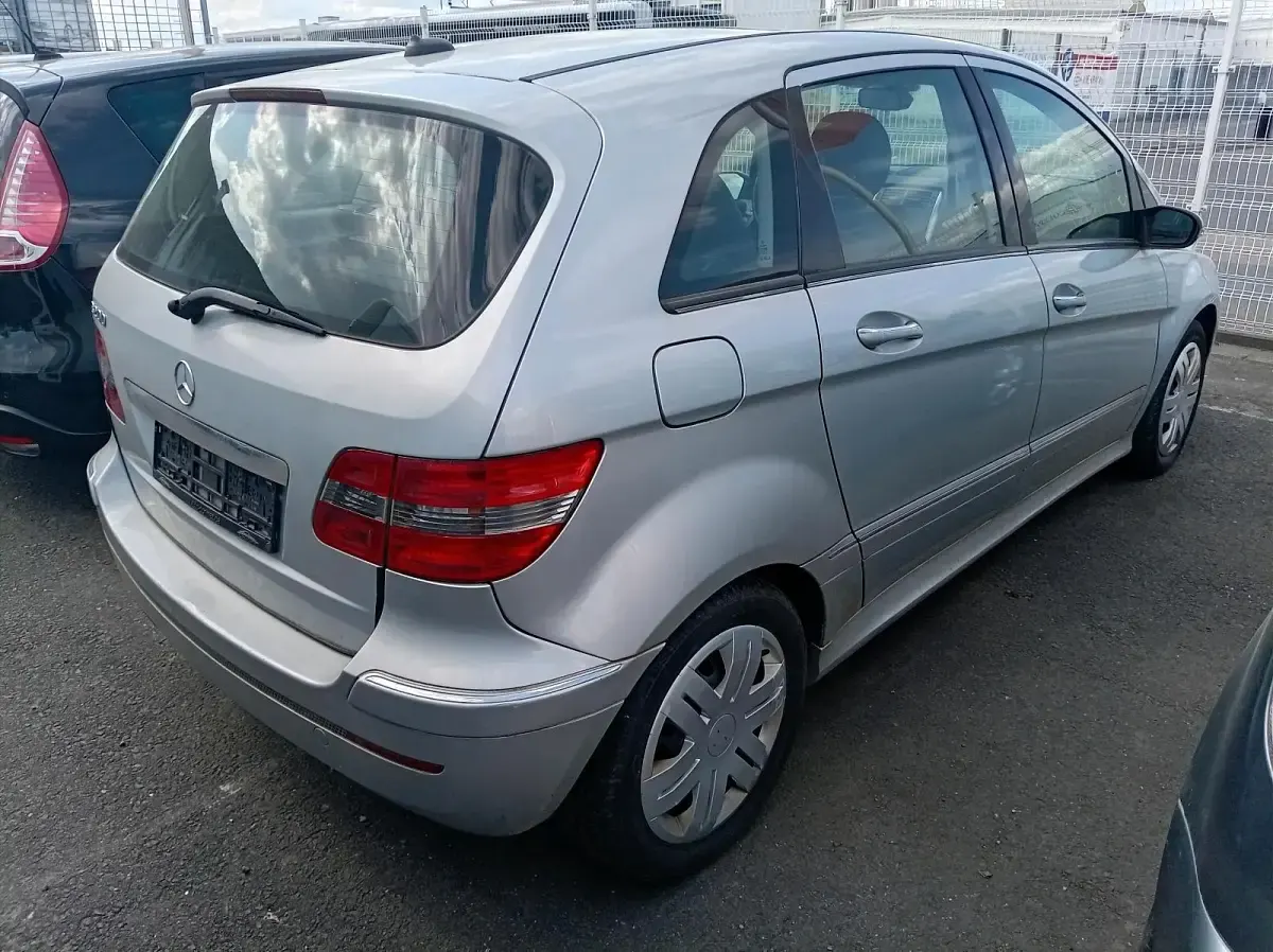 Gebraucht Mercedes B200 140 PS (102 kW) 2005 Silber Van / Kleinbus