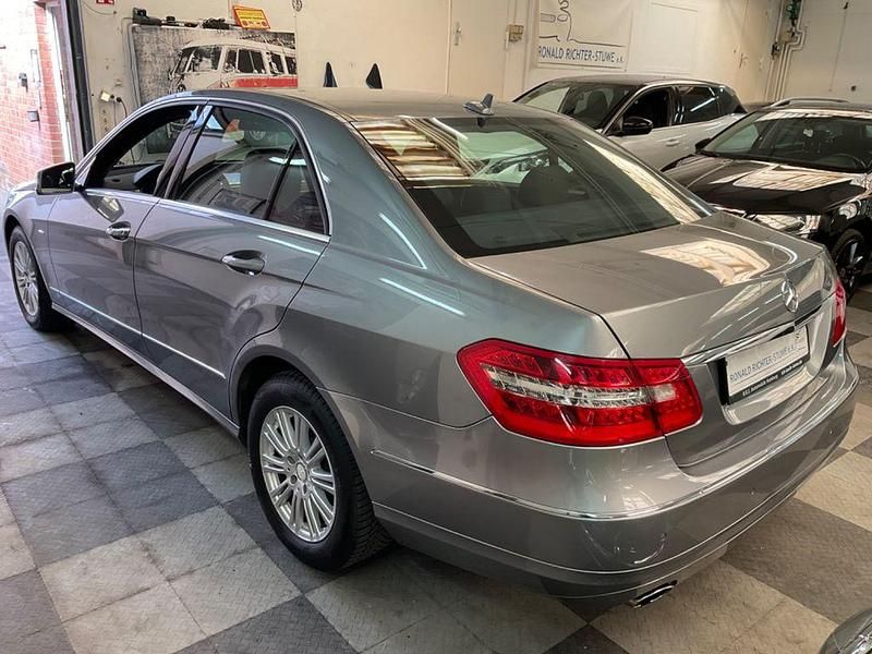 Gebraucht Mercedes E250 204 PS (150 kW) 2011 Silber Limousine