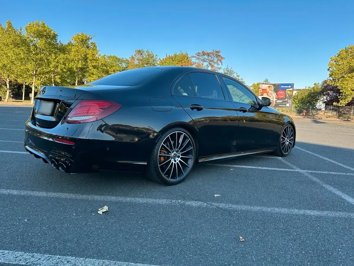 Gebraucht Mercedes E350 AMG 258 PS (189 kW) 2016 Schwarz Limousine