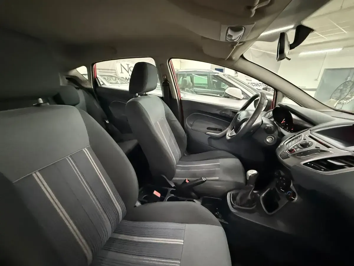 Używany Ford Fiesta 82 KM (60 kW) 2009 Czerwony Hatchback