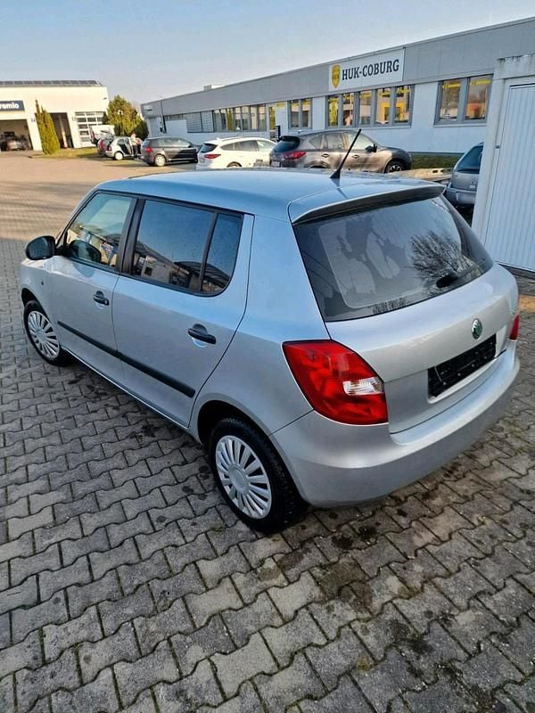 Gebraucht Skoda Fabia 70 PS (51 kW) 2012 Silber Kleinwagen