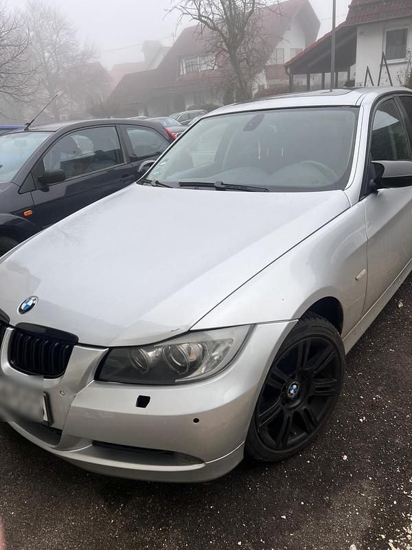 Gebraucht BMW 320 177 PS (130 kW) 2008 Silber Limousine