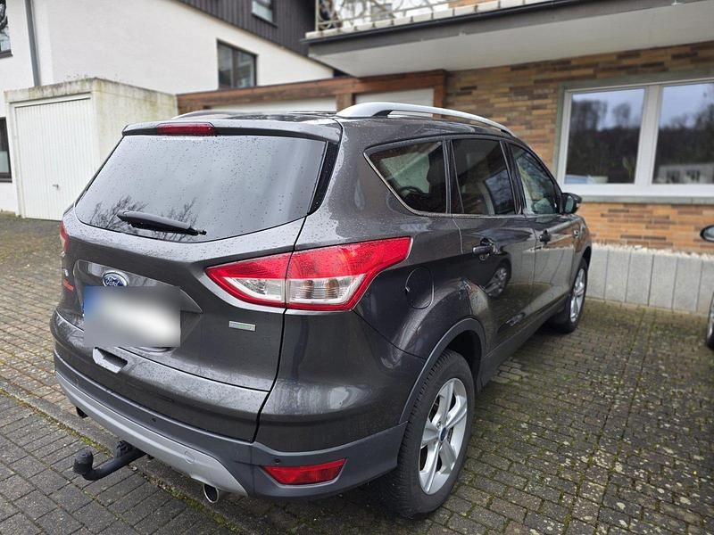 Gebraucht Ford Kuga 150 PS (110 kW) 2015 Grau SUV