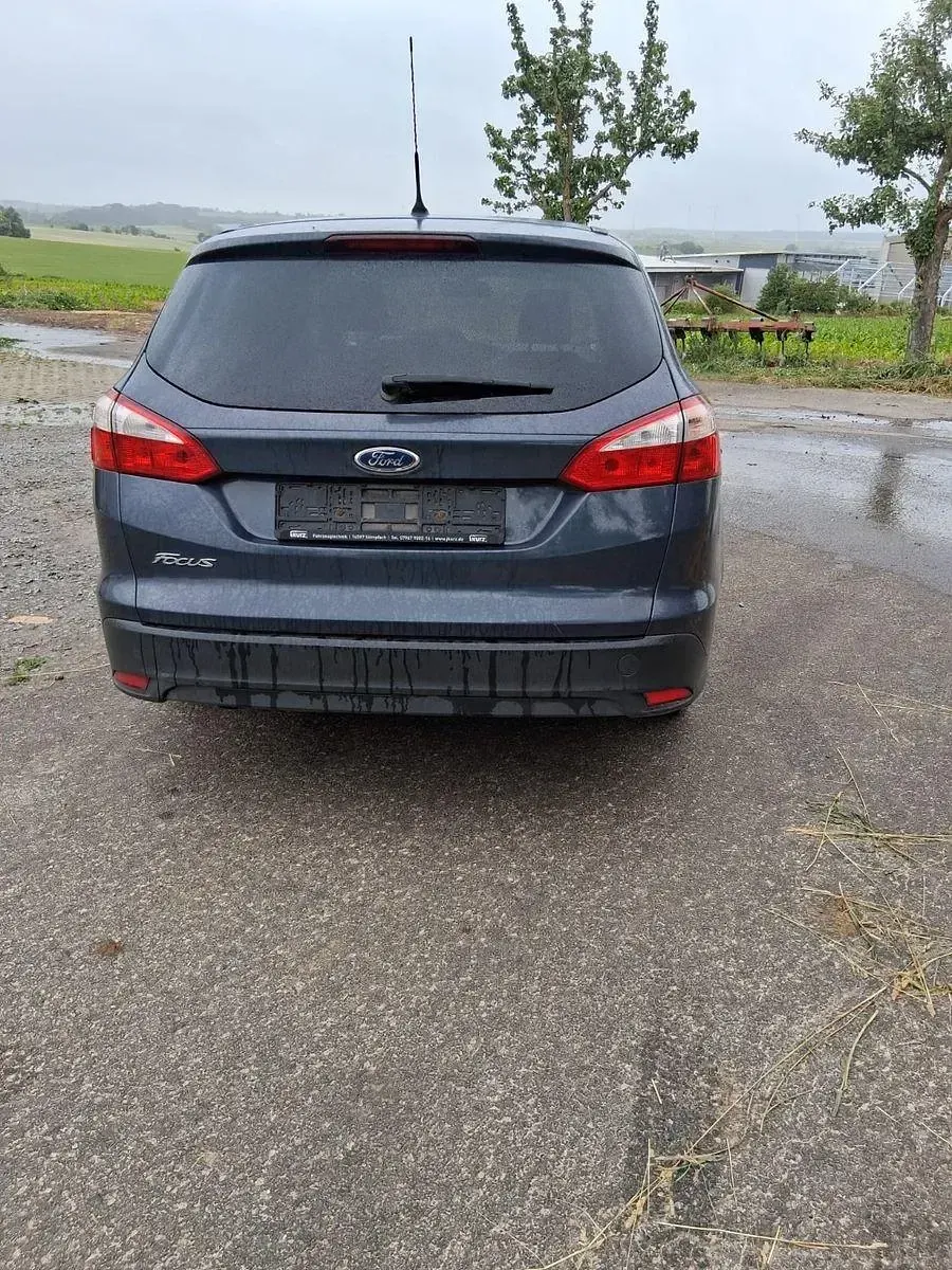 Gebraucht Ford Focus Trend 116 PS (85 kW) 2014 Grau Kombi