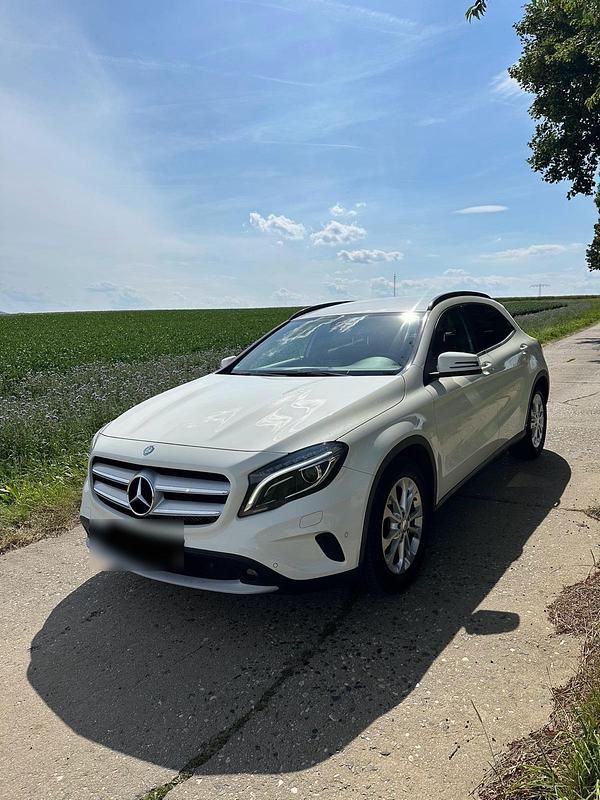 Gebraucht Mercedes GLA200 156 PS (114 kW) 2014 Weiß SUV