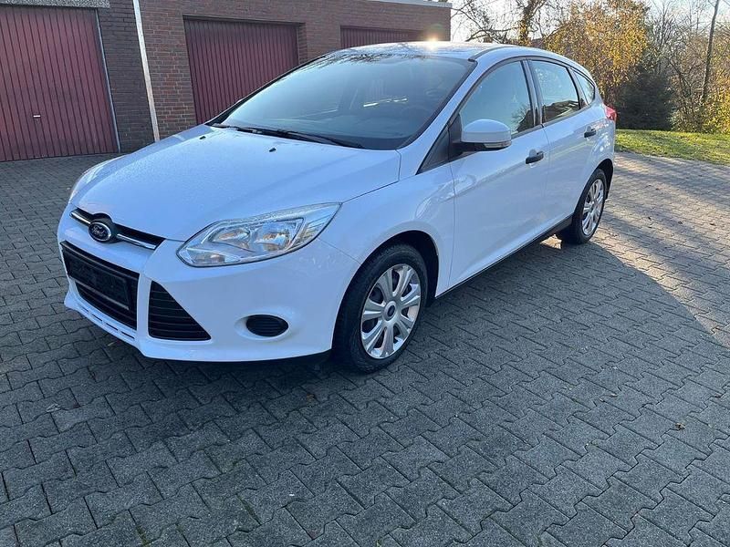 Gebraucht Ford Focus 86 PS (63 kW) 2014 Weiß Limousine