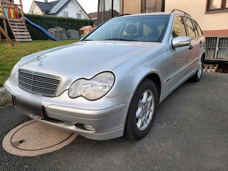 Silber Gebraucht 2002 Mercedes C180 Kombi | 3.200 € (Fairer Preis) - Bild 1/4
