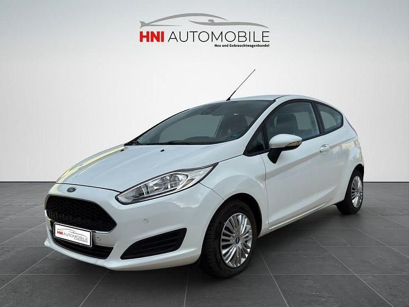 Weiß Gebraucht 2016 Ford Fiesta Trend Kleinwagen | 6.450 € (Fairer Preis) - Bild 1/4
