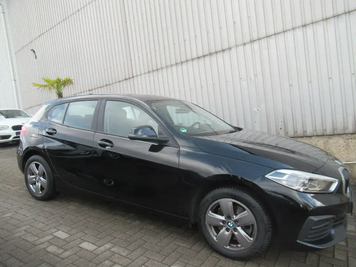 Usado BMW 118 Advantage 136 CV (100 kW) 2022 Negro Utilitario