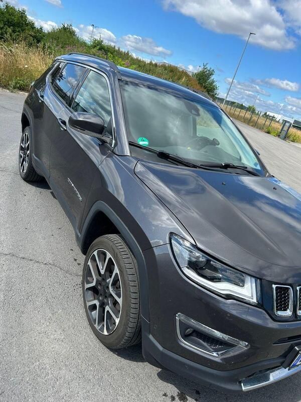 Grau Gebraucht 2018 Jeep Compass Limited SUV | 17.800 € (Fairer Preis) - Bild 1/4
