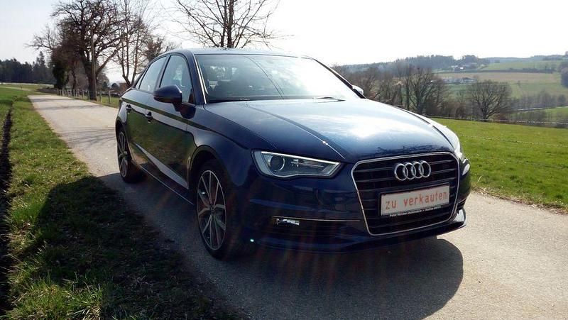 Gebraucht Audi A3 Attraction 110 PS (80 kW) 2016 Blau Limousine