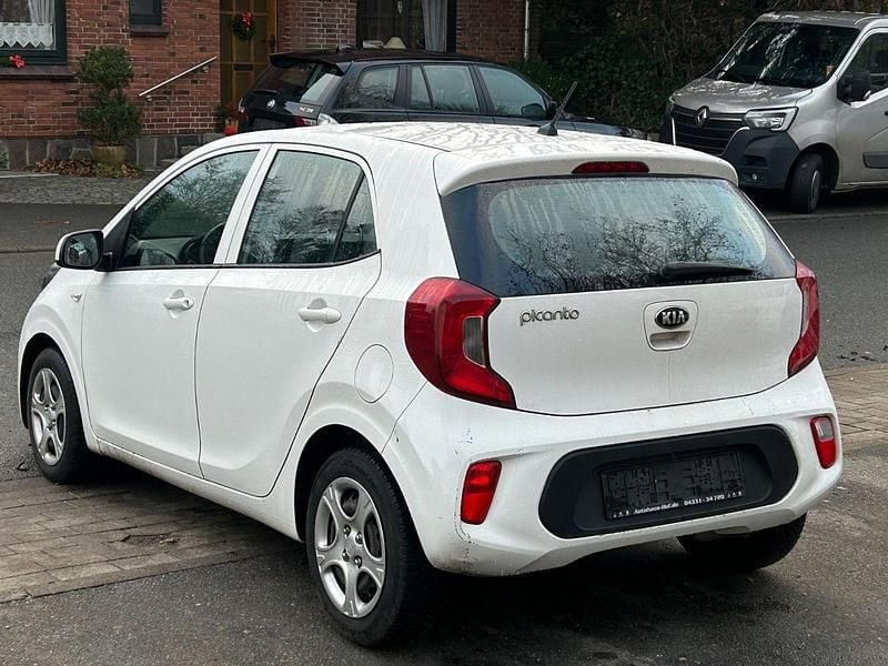Second-hand Kia Picanto Edition 7 67 CP (49 kW) 2019 Alb Hatchback