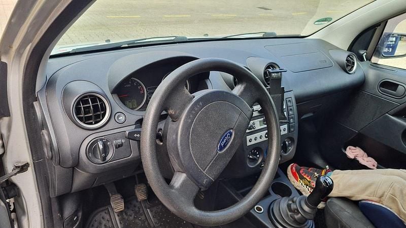 Gebraucht Ford Fiesta 80 PS (58 kW) 2004 Grau Kleinwagen