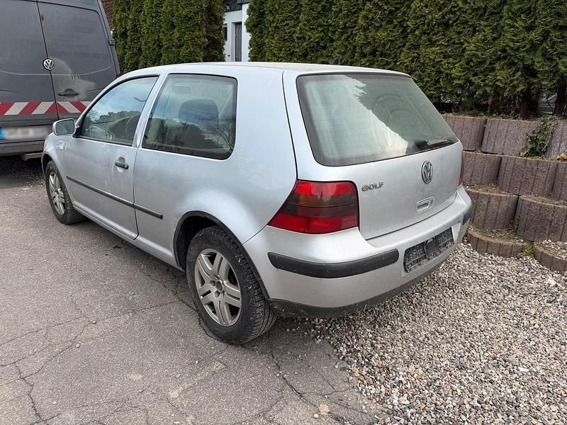Gebraucht VW Golf IV 55 PS (40 kW) 2001 Silber Kleinwagen
