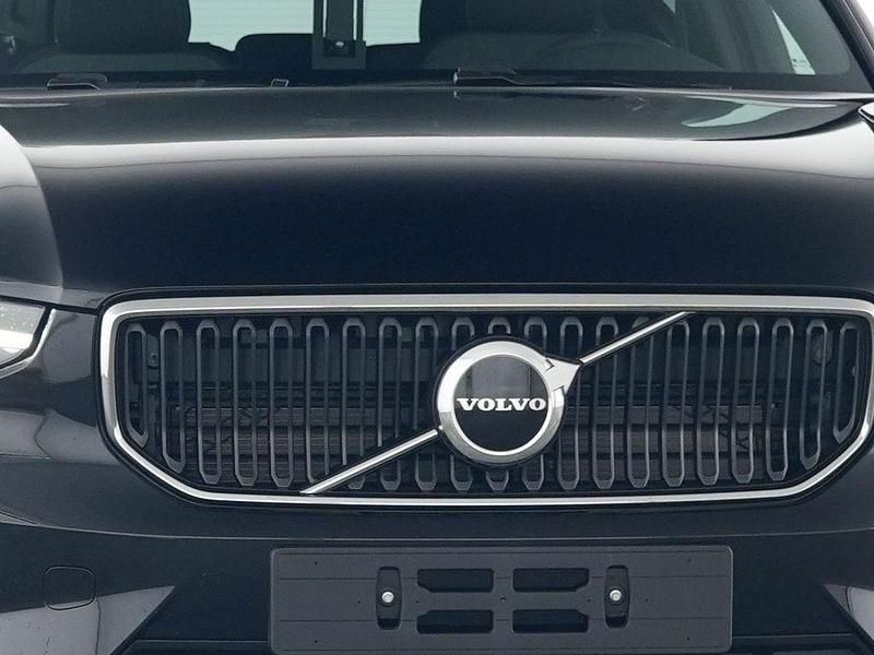 Gebraucht Volvo XC40 Core 163 PS (119 kW) 2025 Onyx black / metallic SUV