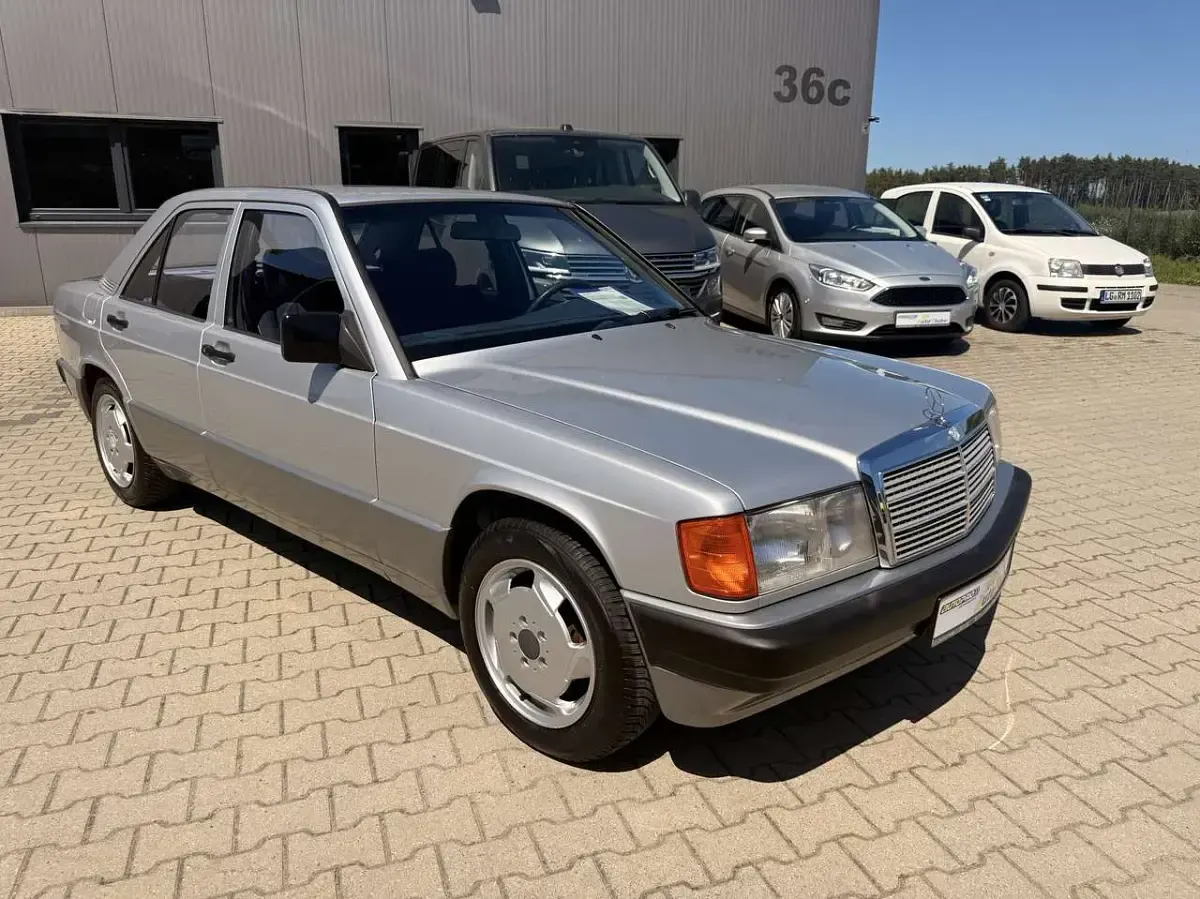 Gebraucht Mercedes 190 109 PS (80 kW) 1991 Silber met. Limousine