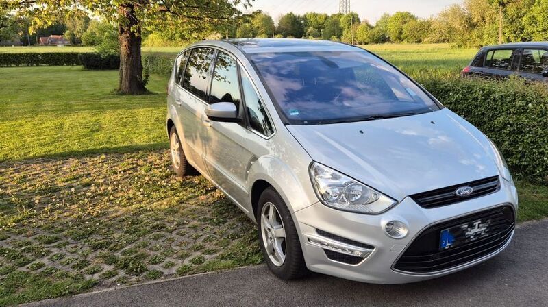 Silber Gebraucht 2012 Ford S-MAX Titanium Van / Kleinbus | 7.200 € (Guter Preis) - Bild 1/4