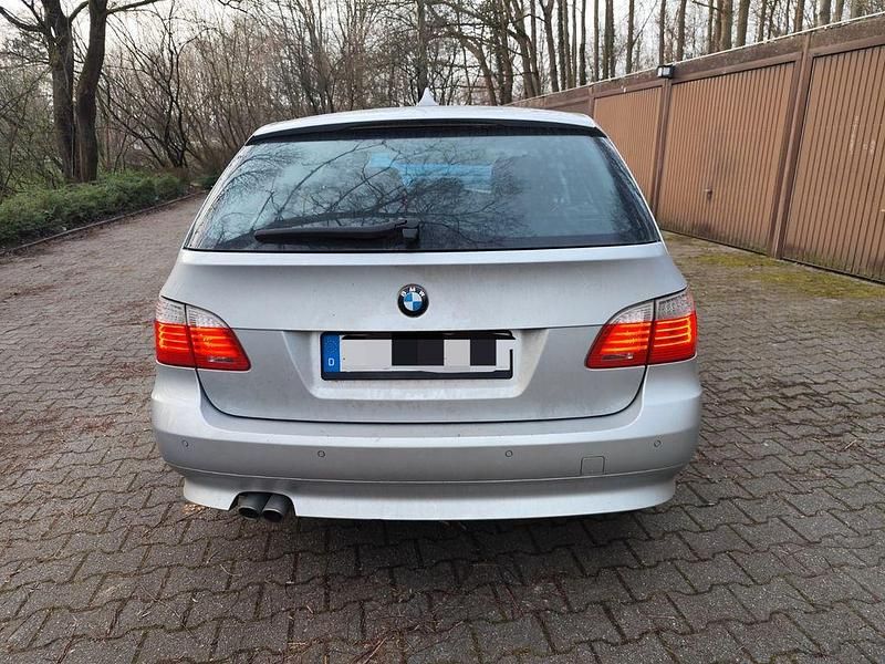 Gebraucht BMW 525 197 PS (144 kW) 2007 Silber Kombi