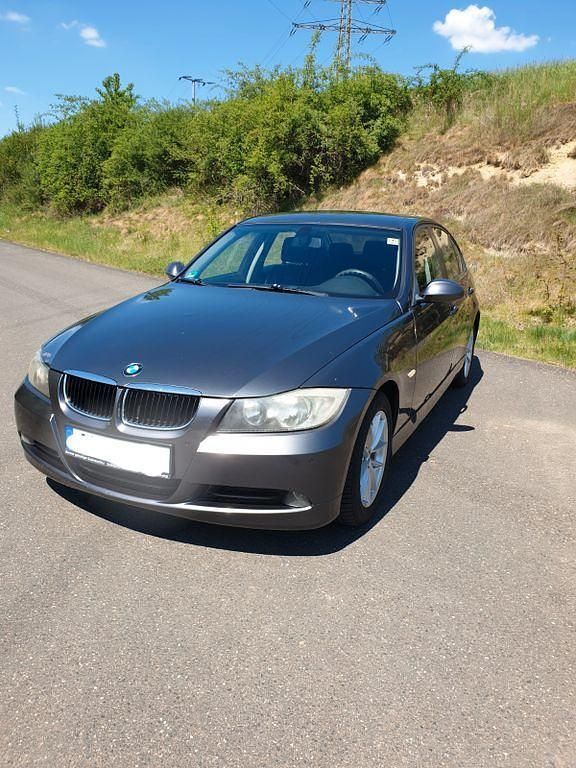 Grau Gebraucht 2007 BMW 318 Limousine | 3.500 € - Bild 1/4