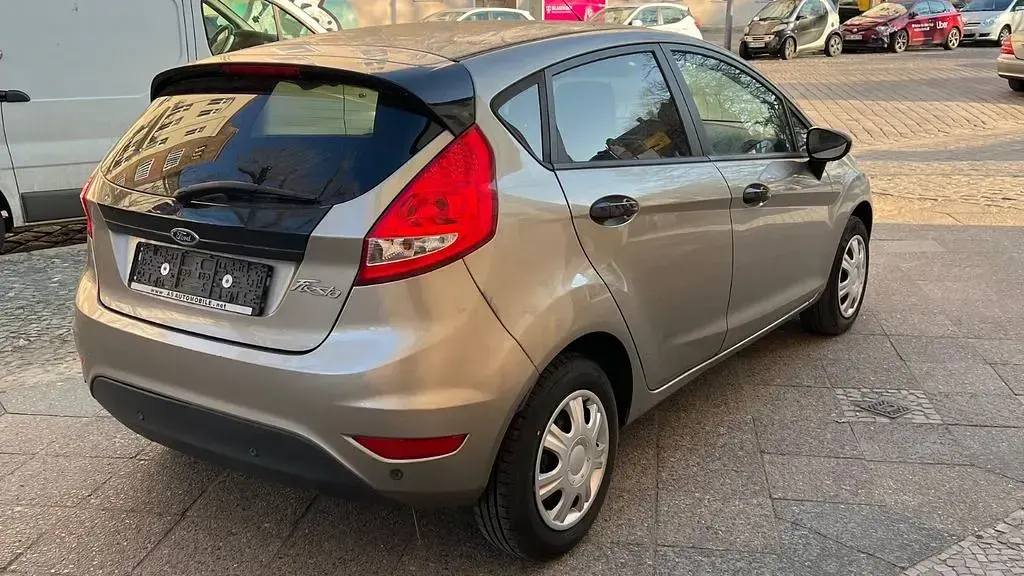Gebraucht Ford Fiesta Trend 82 PS (60 kW) 2010 Gold Limousine