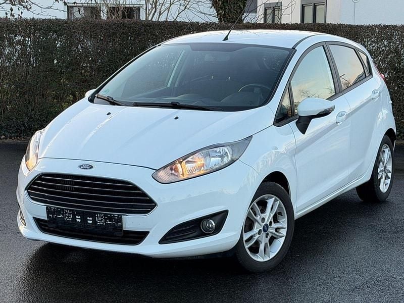Weiß Gebraucht 2015 Ford Fiesta SYNC Edition Kleinwagen | 3.980 € (Superpreis) - Bild 1/4