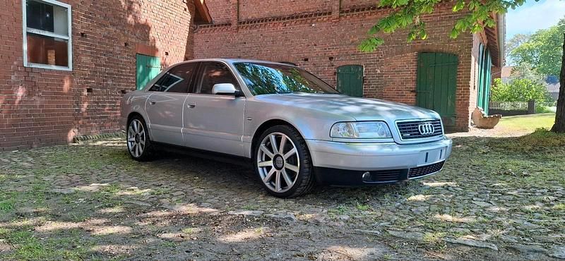 Second-hand Audi A8 310 CP (228 kW) 2002 Argintiu Berlinǎ