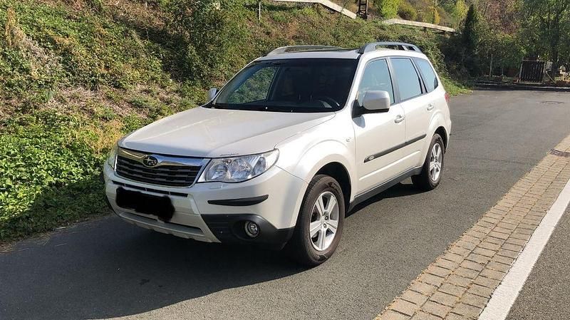 Weiß Gebraucht 2008 Subaru Forester Exclusive+ SUV | 5.599 € - Bild 1/4