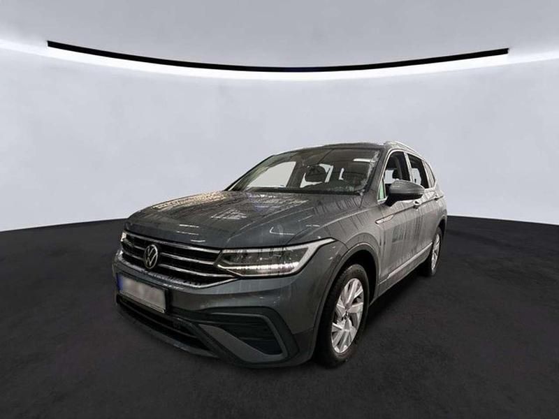 Gebraucht VW Tiguan Allspace Life 150 PS (110 kW) 2023 Platinum grey metallic (metallic) SUV