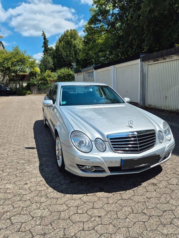 Silber Gebraucht 2006 Mercedes E200 Avantgarde Limousine | 5.400 € (Superpreis) - Bild 1/4