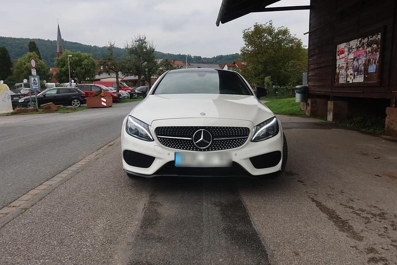 Weiß Gebraucht 2017 Mercedes C300 Coupé | 19.499 € (Fairer Preis) - Bild 1/4