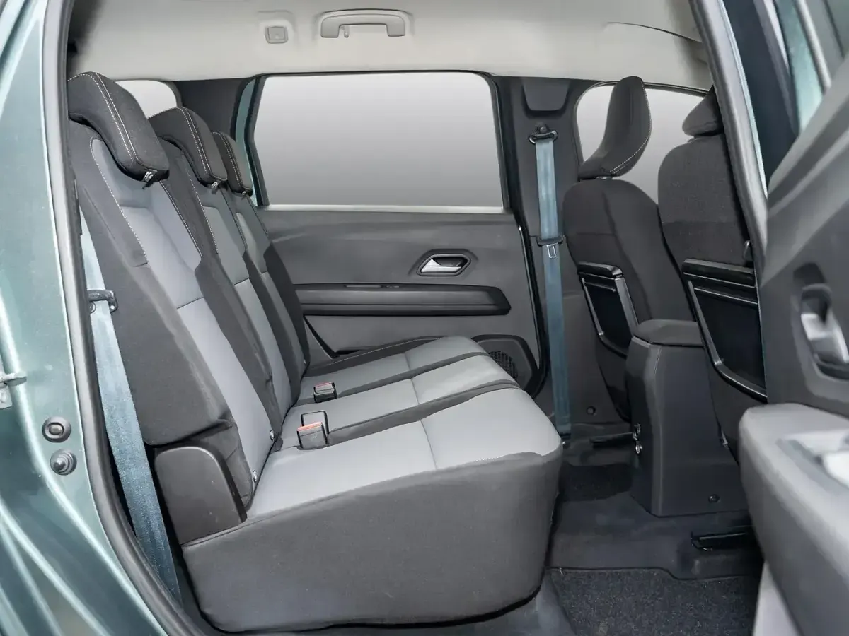 Gebraucht Dacia Jogger Extreme 101 PS (74 kW) 2023 Zedergrün Van / Kleinbus